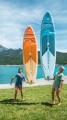 Paddleboard Aqua Marina Halo TPU - prezentacja lekkości deski - zdjęcie lifestyle