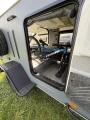 kampera-bushcamp-cargo-bushcamp-cargo-aranzacja-wnetrza-z-miejscem-na-bagaz-orig.webp