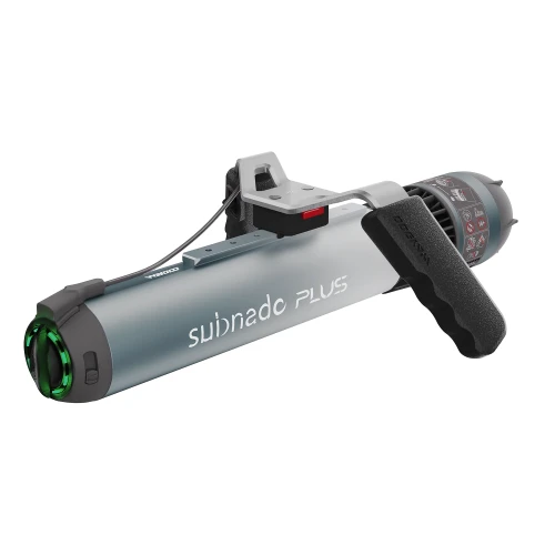 Waydoo Subnado Plus – skuter podwodny 800 W z uchwytem, widok 3/4