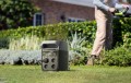 EcoFlow DELTA 3 w ogrodzie – zasilanie narzędzia ogrodowego podłączonego do gniazda AC