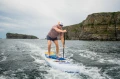 Facet i deska SUP Gladiator Elite - model 2026 na morzu_half.webp
