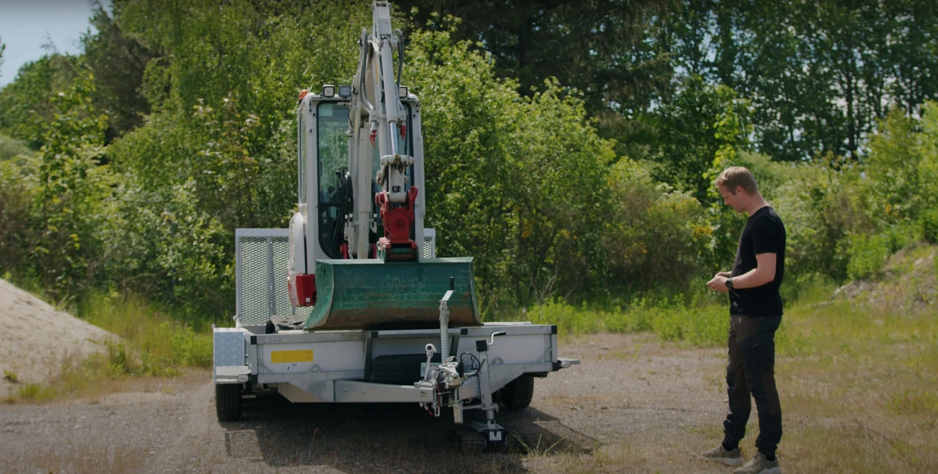 Manewrowanie przyczepą towarową za pomocą movera Robot Trolley sterowanego pilotem