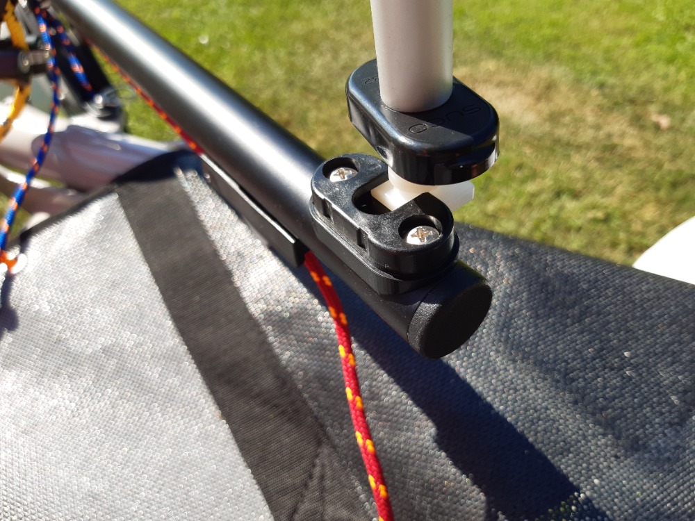 Catamaran Minicat 310 Sport ster wraz z przedłużką rumpla - detal