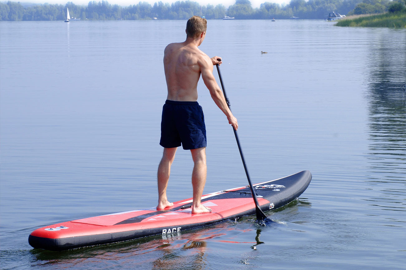 Deska SUP race – sprzęt dla zaawansowanych, duża prędkość i wymagająca stabilność